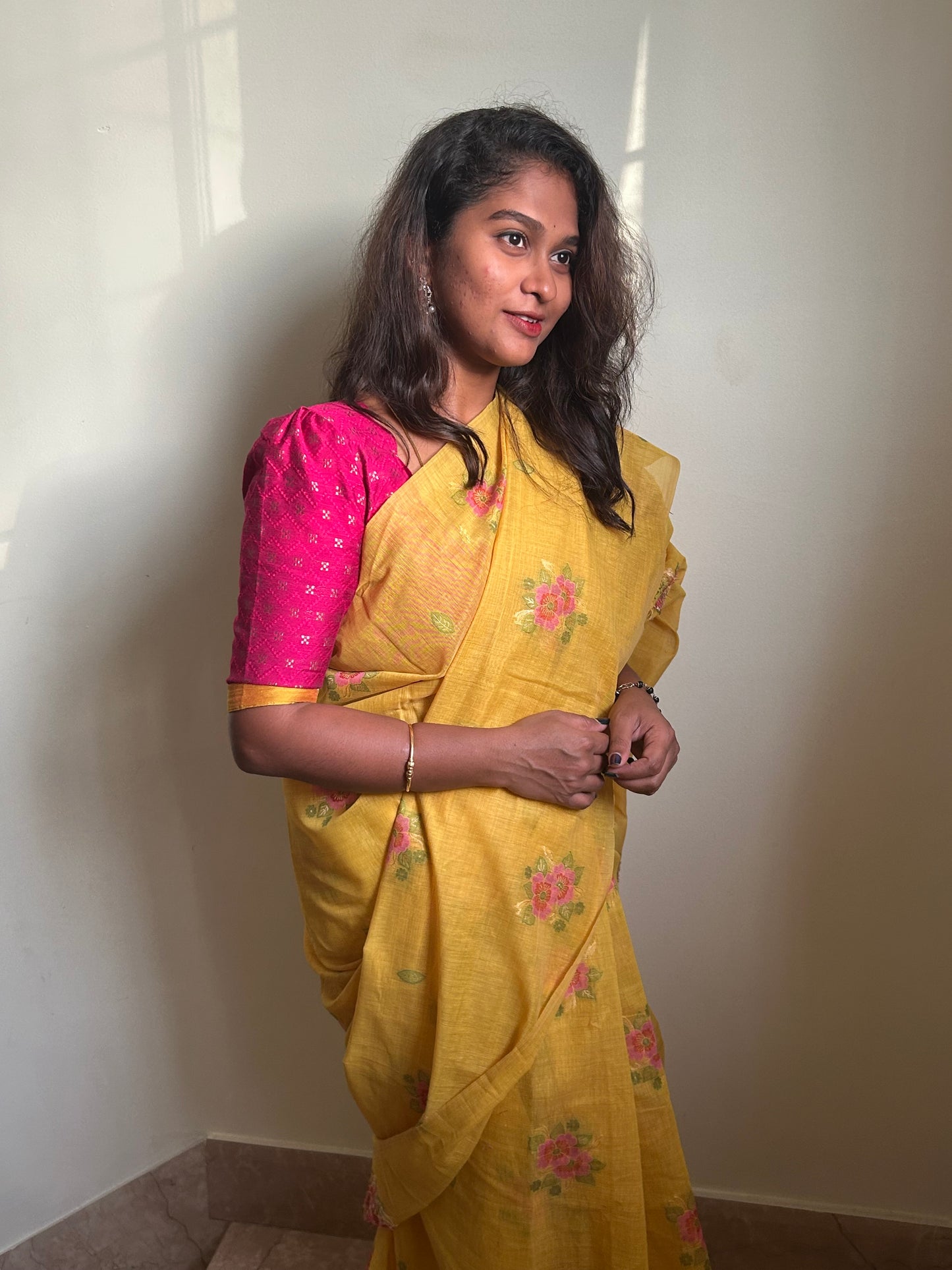 ENTHIZHAI-எந்திழை