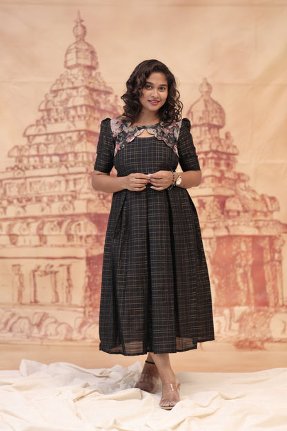 DUBION MINI CHECKS - BLACK- silver Zari checks